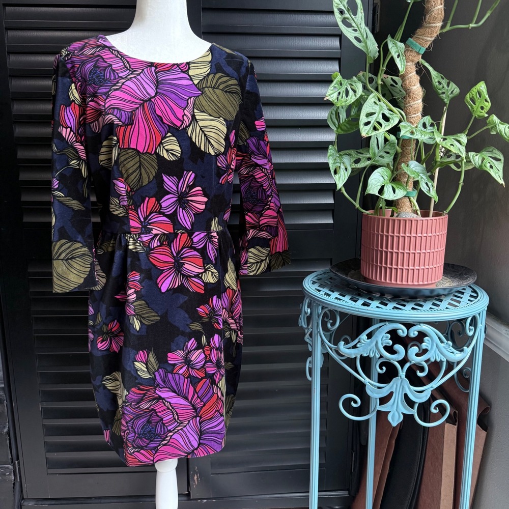 Trina Turk Velvet Floral Brocade Dress Pink Black size 10 Zipper Midi Sheath